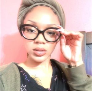 Meet your Posher, Mia